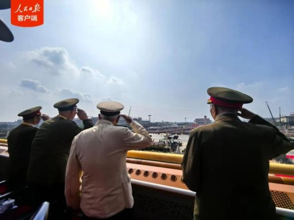 长胜配资 九三阅兵把外国记者看呆了 全球瞩目盛况